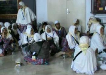 Ratusan Jamaah Umroh Terlantar di Bandara Soetta.(ges)